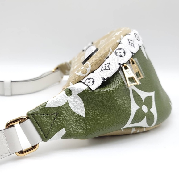 New Kept Unused LV Bumbag Monogram Giant 2019 - Picture 6 of 14